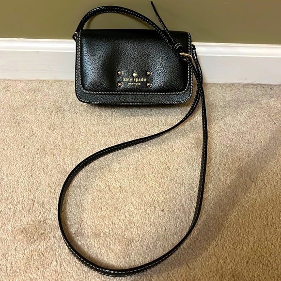 Kate Spade Black Leather handbag- 7.5 x 5 x 2 inches. - Picture 3 of 10